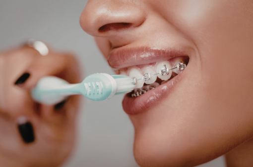 Fluoride vs Fluoride-Free Toothpaste: What's the Difference?